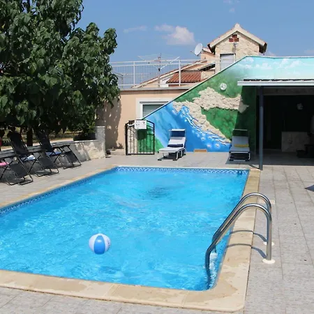Nyaraló Nadalina *